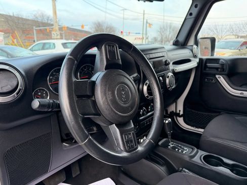 Used 2013 Jeep Wrangler Unlimited Sahara w/ Max Tow Pkg AWD/4WD image 7