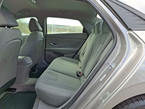 Used 2023 Hyundai Elantra SEL FWD image 10