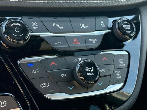 New 2026 Chrysler Pacifica Select FWD image 26