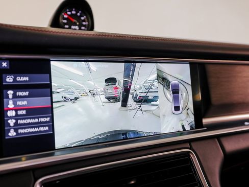 Used 2019 Porsche Panamera GTS image 19