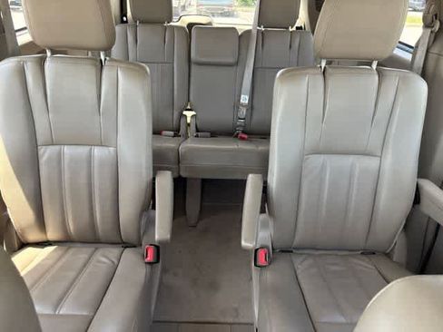 Used 2013 Chrysler Town & Country Touring FWD image 23