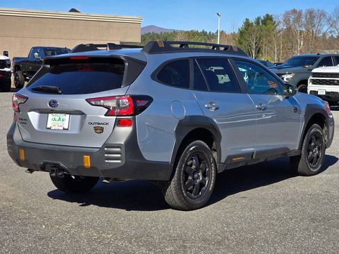 Used 2022 Subaru Outback Wilderness image 19