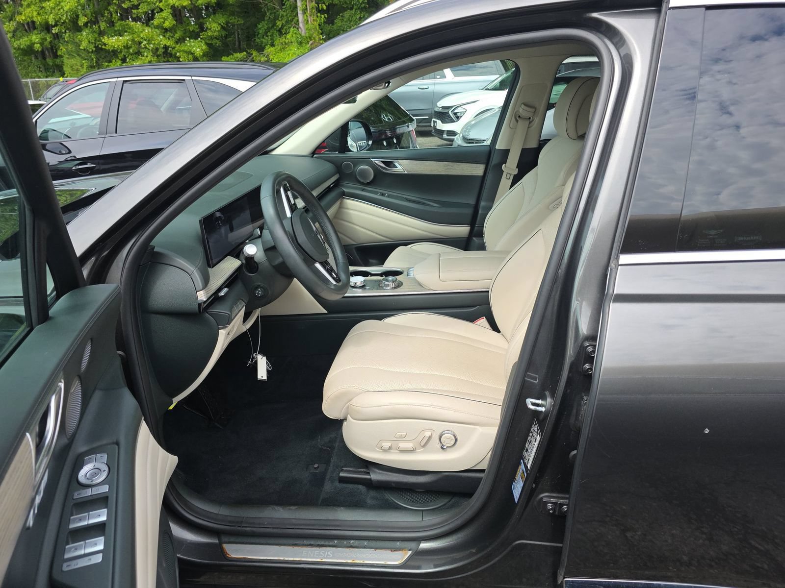 Used 2025 Genesis GV80 3.5T Advanced AWD/4WD image 12