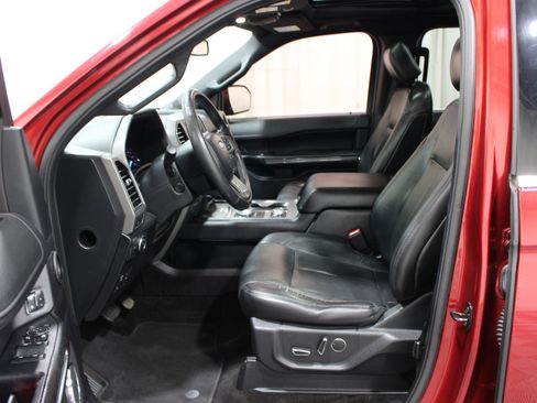 Used 2018 Ford Expedition XLT w/ Equipment Group 202A AWD/4WD image 3