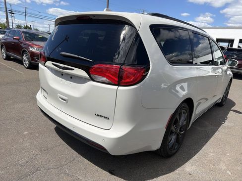 Used 2020 Chrysler Pacifica Limited w/ S Appearance Package FWD image 5