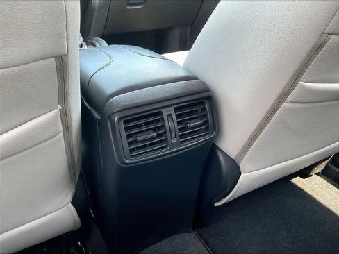 Used 2020 Nissan Rogue SV FWD image 12