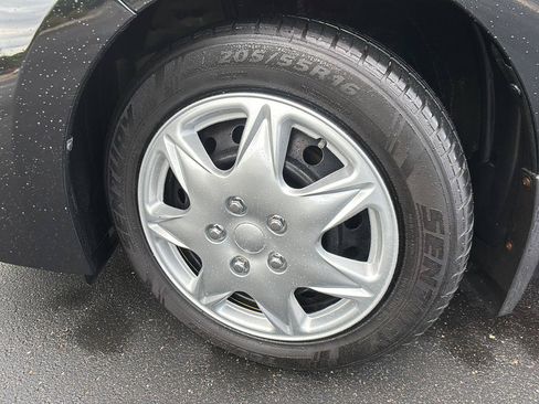 Used 2017 Toyota Corolla LE FWD image 4