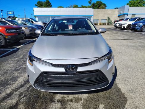 Used 2025 Toyota Corolla LE w/ LE Premium Package FWD image 2