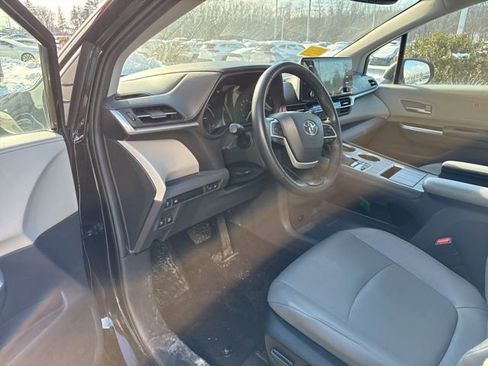 Used 2024 Toyota Sienna XLE image 20