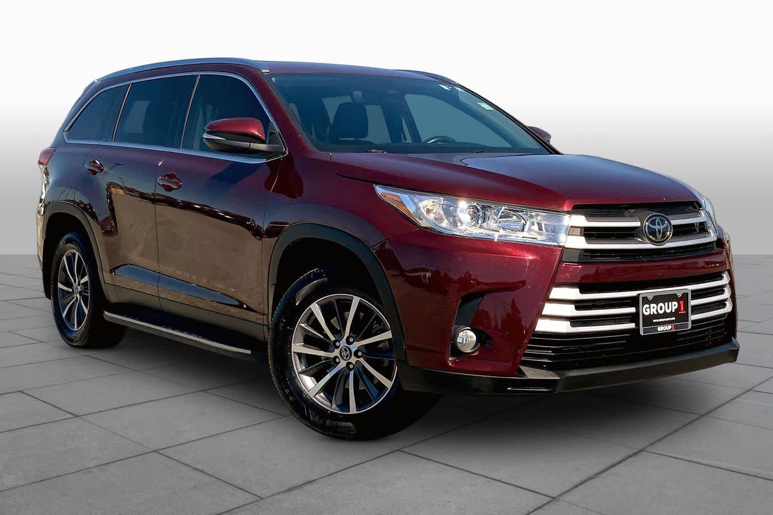 Used 2019 Toyota Highlander XLE FWD image 3