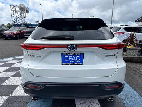 Used 2021 Toyota Venza LE AWD/4WD image 4