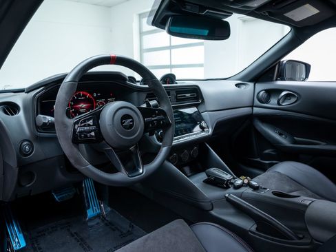 Used 2024 Nissan Z NISMO RWD image 20