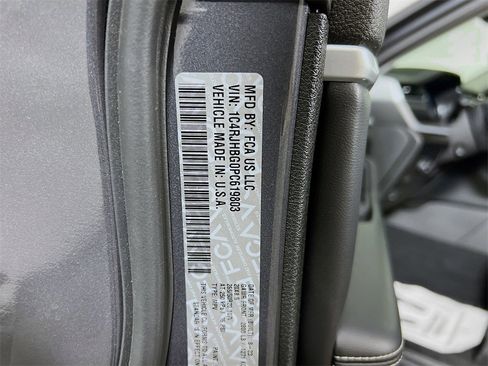 Used 2023 Jeep Grand Cherokee Limited w/ Luxury Tech Group II image 34