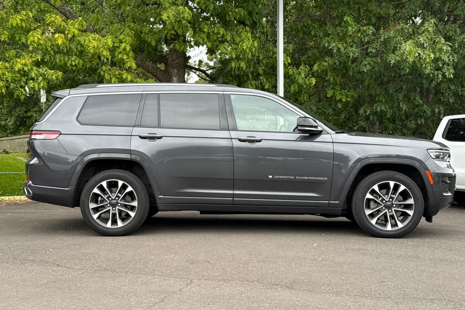 Used 2022 Jeep Grand Cherokee L Overland AWD/4WD image 8