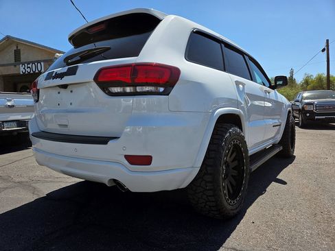 Used 2018 Jeep Grand Cherokee Altitude RWD image 10