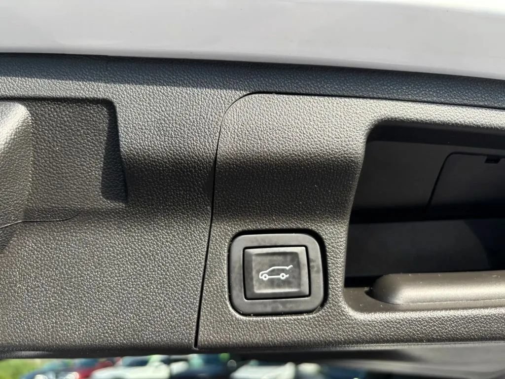 Used 2018 GMC Acadia SLT AWD/4WD image 17