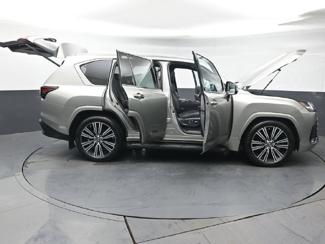 Used 2023 Lexus LX 600 4WD w/ Luxury Package image 59