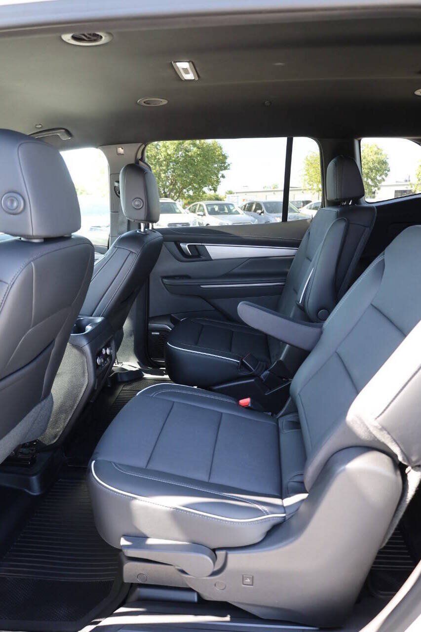 Used 2026 Buick Enclave Preferred w/ Power Package AWD/4WD image 17
