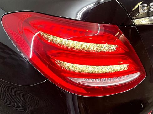 Certified 2018 Mercedes-Benz E 300 4MATIC image 28