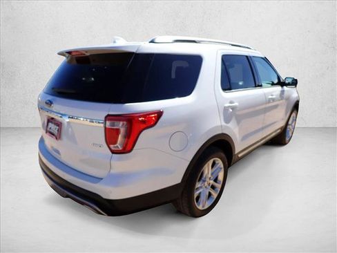 Used 2016 Ford Explorer XLT w/ Equipment Group 202A AWD/4WD image 4
