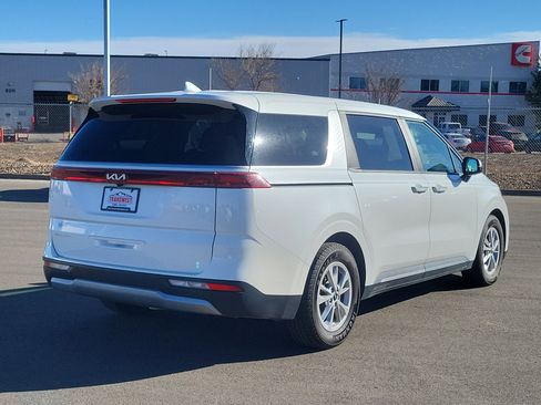 Used 2024 Kia Carnival LX image 2