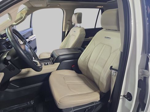 Used 2024 Ford Expedition Platinum AWD/4WD image 19