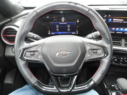 Used 2024 Chevrolet Trax RS w/ Sunroof Package FWD image 15