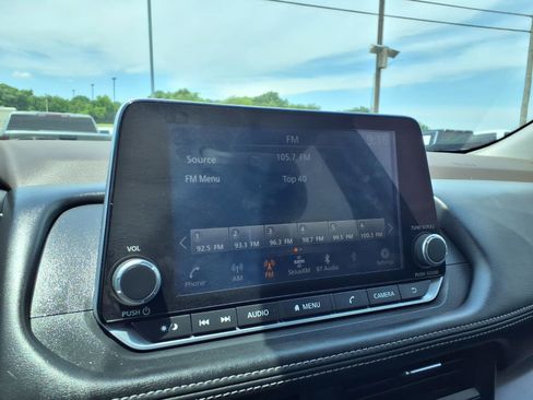 Used 2023 Nissan Rogue SV FWD image 4