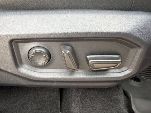 Used 2022 Toyota Tundra SR5 w/ SR5 Premium Package AWD/4WD image 29