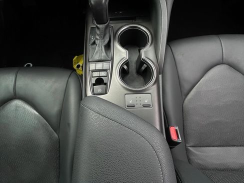 Used 2022 Toyota Camry XSE w/ Cold Weather Package FWD image 19