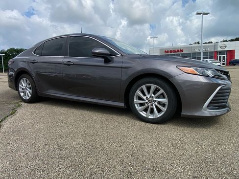 Used 2023 Toyota Camry LE FWD image 1