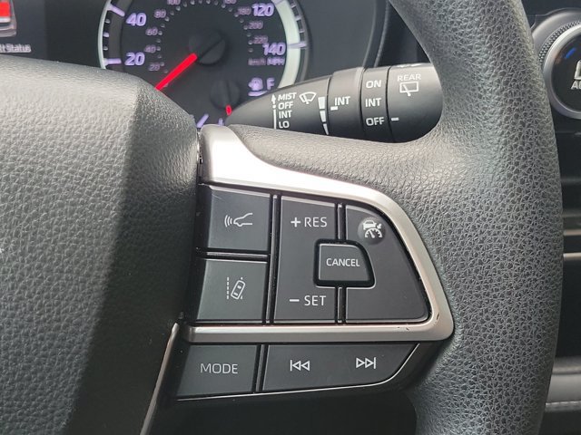 Used 2022 Toyota Highlander L FWD image 28