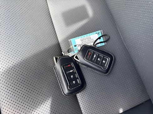 Used 2025 Lexus IS 350 F Sport RWD image 27