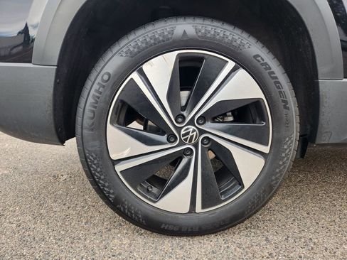 Certified 2024 Volkswagen Taos SE image 14