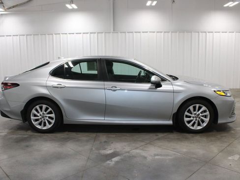 Used 2022 Toyota Camry LE FWD image 11
