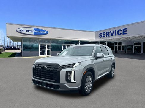 Used 2023 Hyundai Palisade SEL FWD image 3