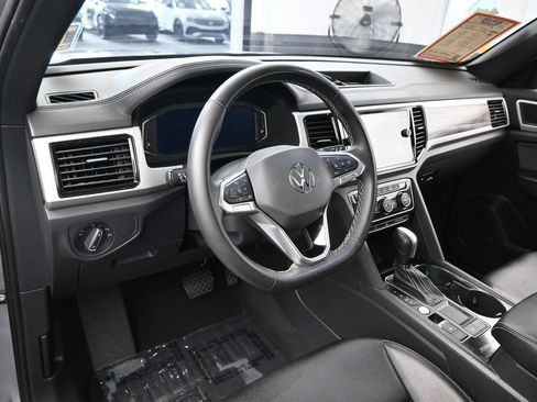 Used 2022 Volkswagen Atlas Cross Sport SE FWD image 12