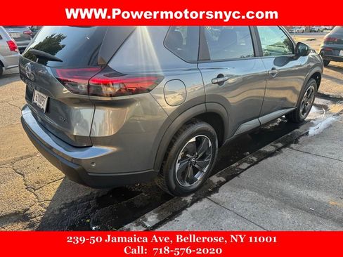 Used 2024 Nissan Rogue SV FWD image 3
