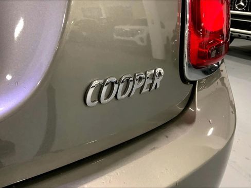 Used 2017 MINI Cooper 2-Door Hardtop image 9