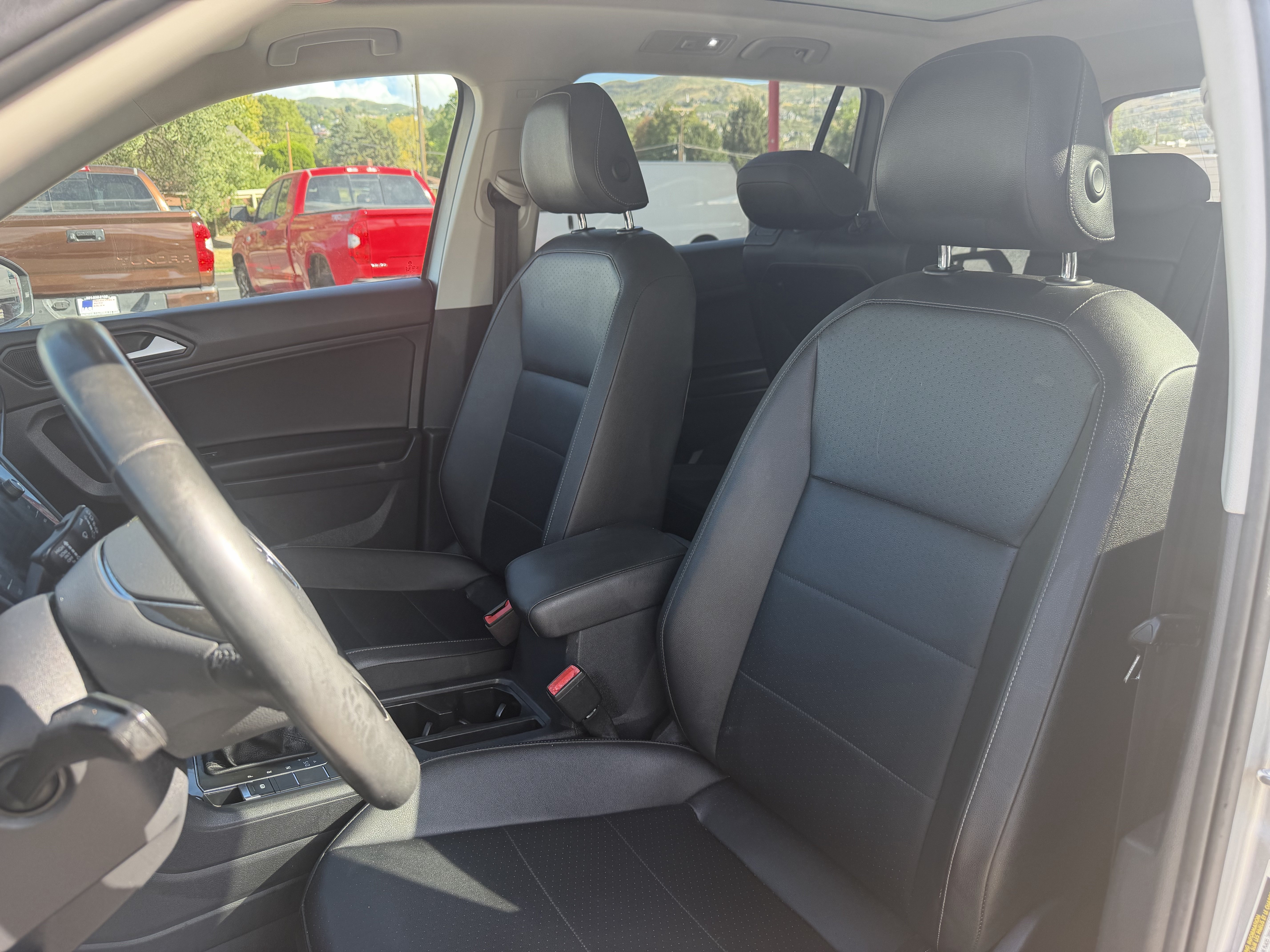 Used 2020 Volkswagen Tiguan SE w/ Panoramic Sunroof Package FWD image 15