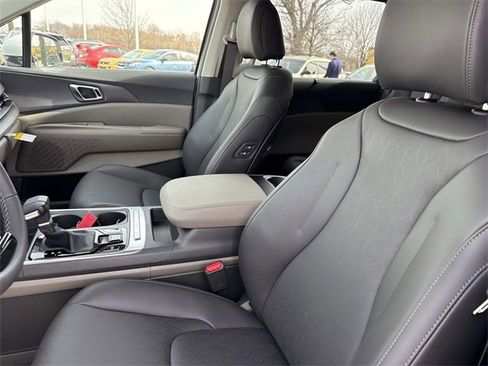 New 2026 Kia Carnival EX image 13