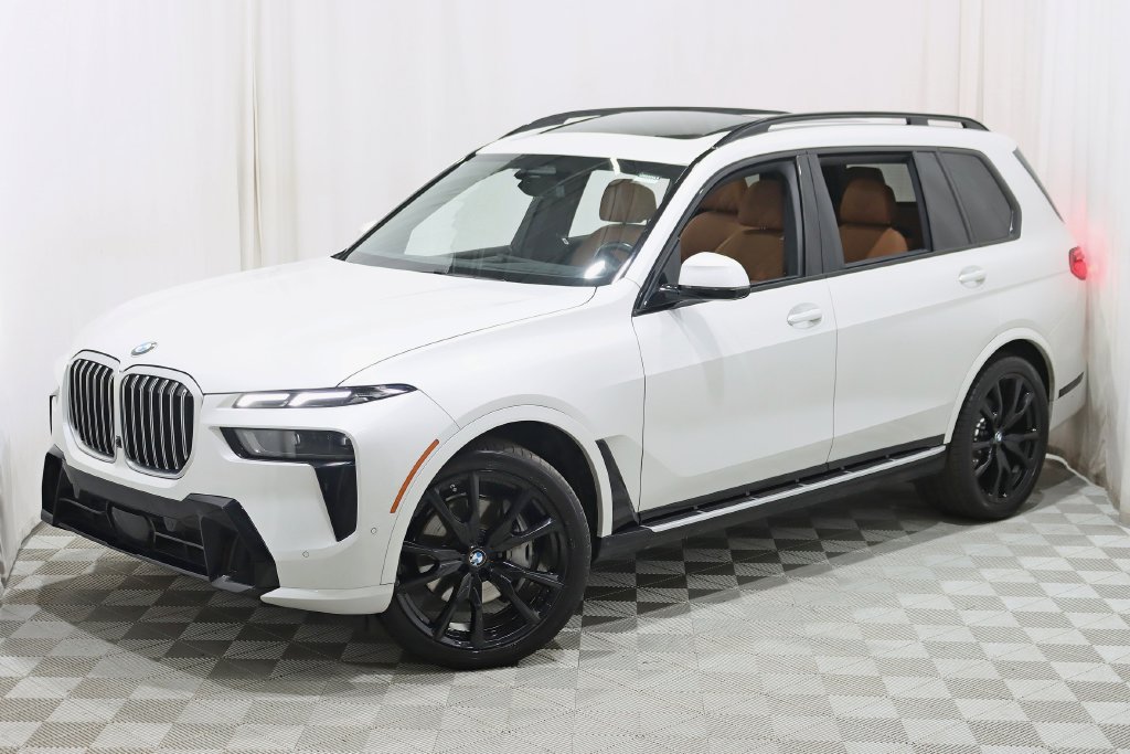 Used 2024 BMW X7 xDrive40i w/ M Sport Package AWD/4WD image 7