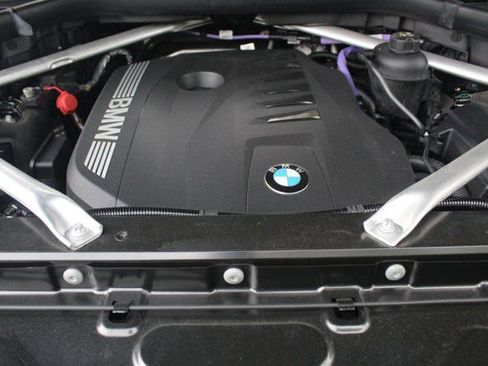 Certified 2024 BMW X7 xDrive40i w/ Executive Package image 3