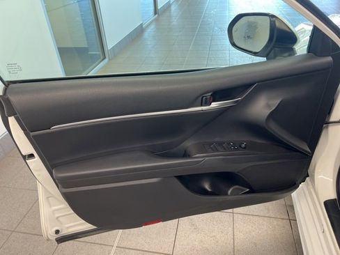 Used 2021 Toyota Camry SE w/ Cold Weather Package image 16