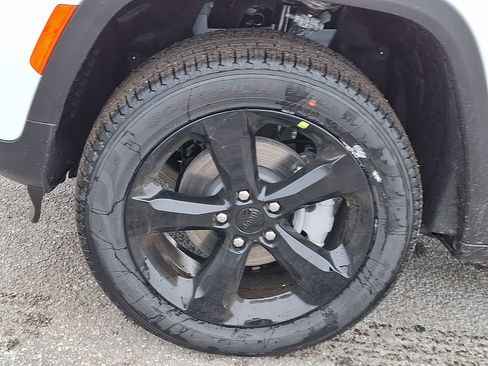 New 2025 Jeep Grand Cherokee Limited w/ Black Appearance Package AWD/4WD image 19