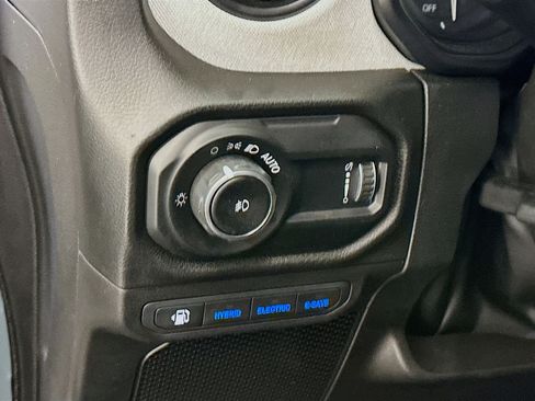 Used 2025 Jeep Wrangler Willys image 17