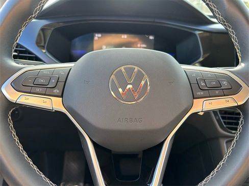 Used 2022 Volkswagen Taos SE image 34
