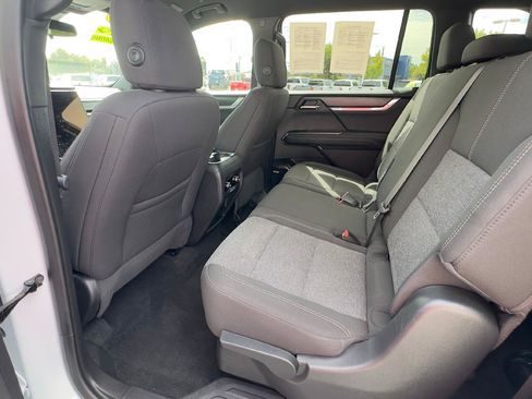 Used 2025 GMC Acadia Elevation FWD image 7