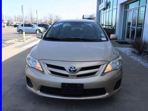 Used 2011 Toyota Corolla LE image 2