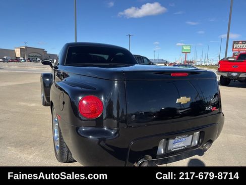 Used 2005 Chevrolet SSR w/ Preferred Equipment Group image 14
